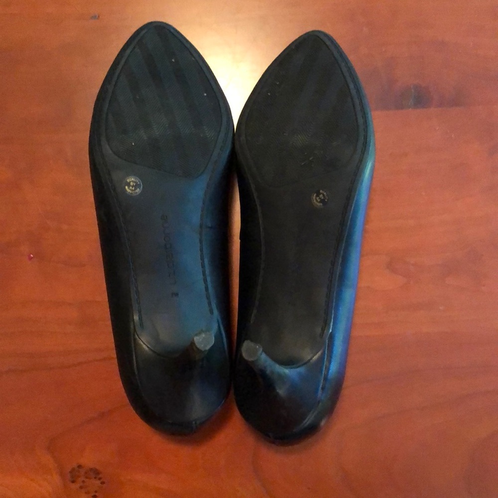 Liz Claiborne Black Pumps - Picture 5 of 6